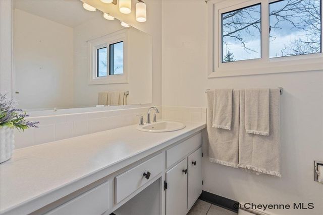 828 SUN VALLEY DR, Cheyenne, WY 82001