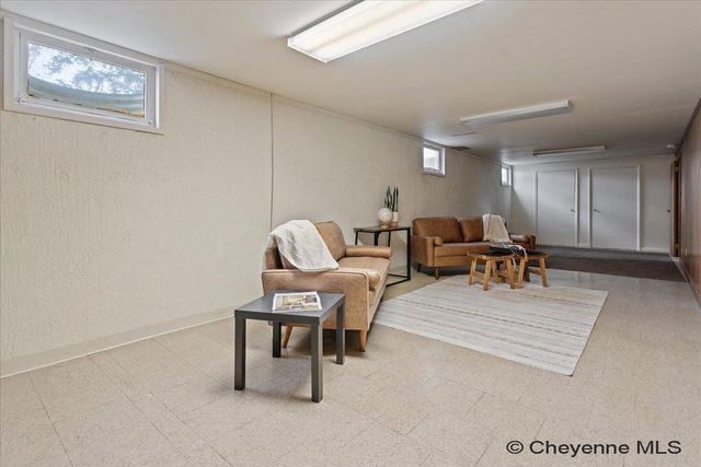 828 SUN VALLEY DR, Cheyenne, WY 82001