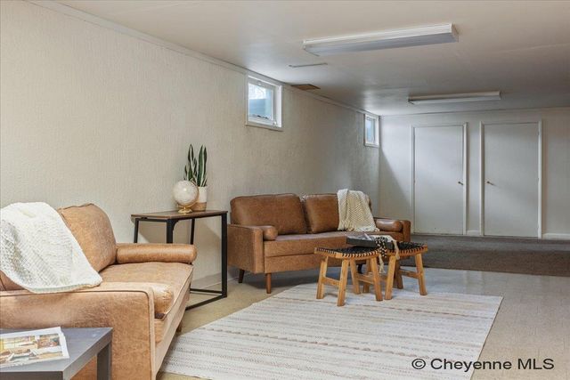 828 SUN VALLEY DR, Cheyenne, WY 82001