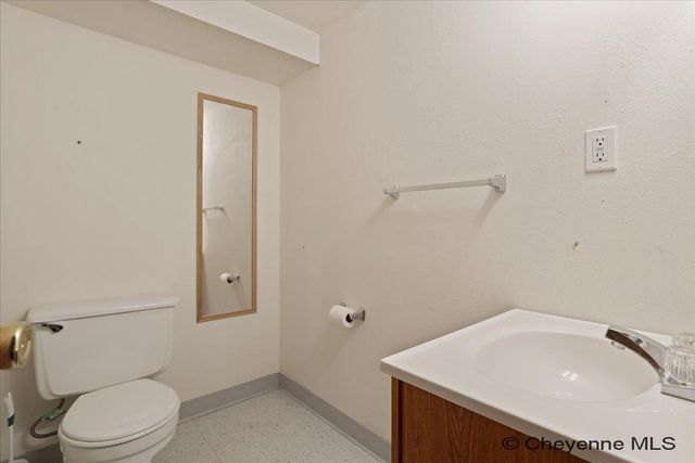 828 SUN VALLEY DR, Cheyenne, WY 82001