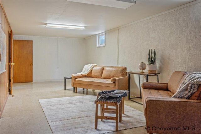 828 SUN VALLEY DR, Cheyenne, WY 82001