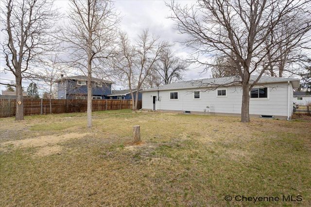 828 SUN VALLEY DR, Cheyenne, WY 82001