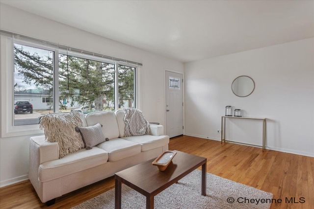 828 SUN VALLEY DR, Cheyenne, WY 82001