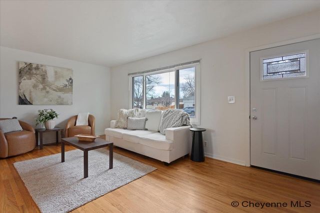 828 SUN VALLEY DR, Cheyenne, WY 82001