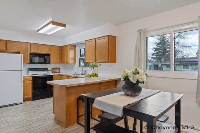 828 SUN VALLEY DR, Cheyenne, WY 82001