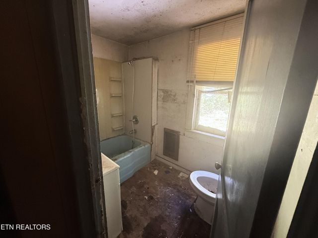 1340 Ryan Rd, Fall Branch, TN 37656