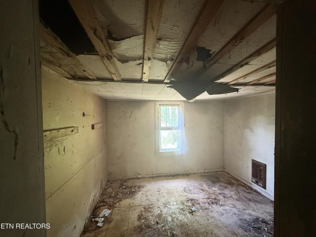 1340 Ryan Rd, Fall Branch, TN 37656