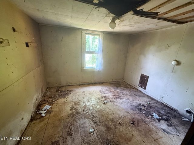 1340 Ryan Rd, Fall Branch, TN 37656