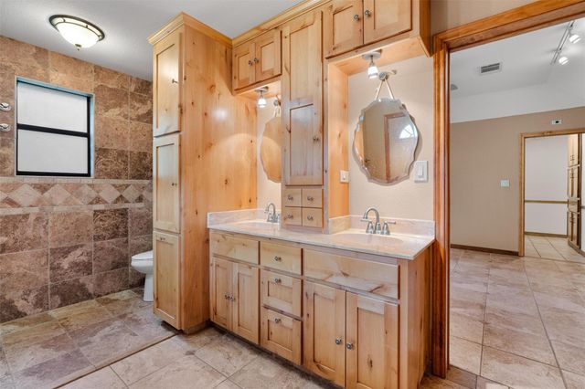 605 Oak Crest LN, Georgetown, TX 78628