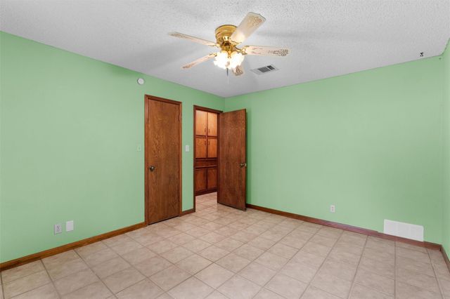 605 Oak Crest LN, Georgetown, TX 78628