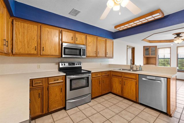 605 Oak Crest LN, Georgetown, TX 78628