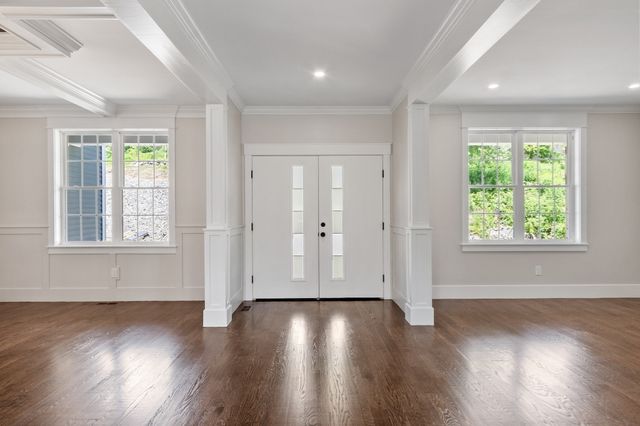86 High St, Shrewsbury, MA 01545