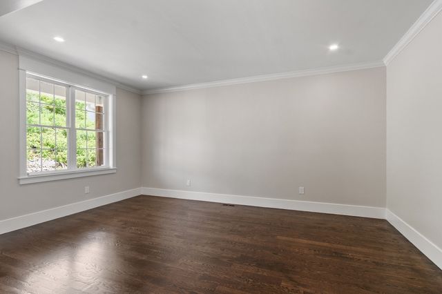 86 High St, Shrewsbury, MA 01545