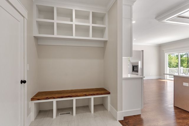 86 High St, Shrewsbury, MA 01545