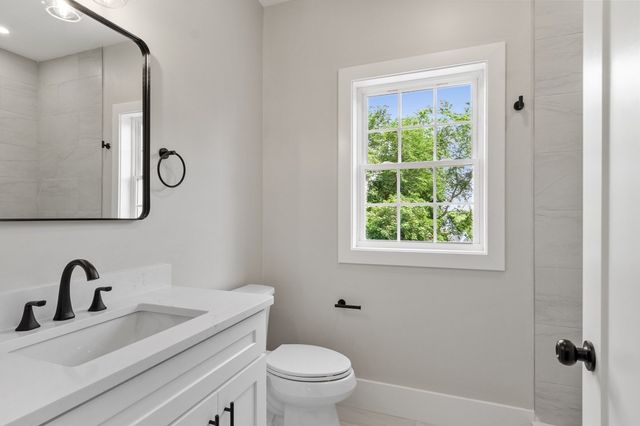 86 High St, Shrewsbury, MA 01545