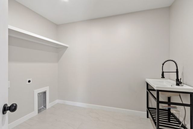 86 High St, Shrewsbury, MA 01545