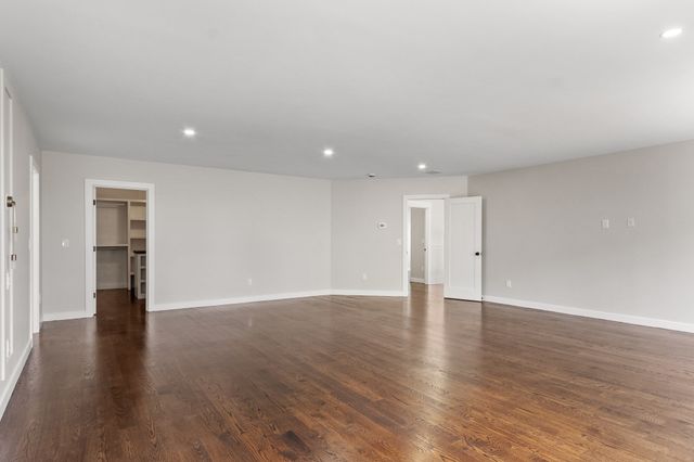 86 High St, Shrewsbury, MA 01545