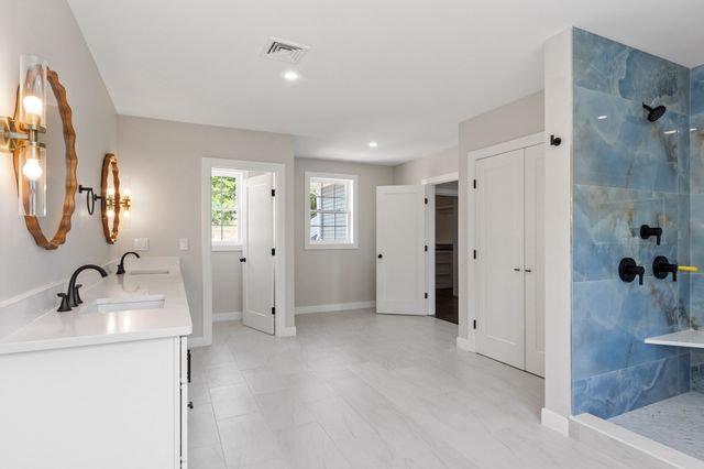 86 High St, Shrewsbury, MA 01545