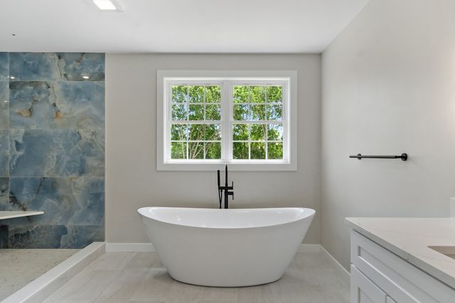 86 High St, Shrewsbury, MA 01545