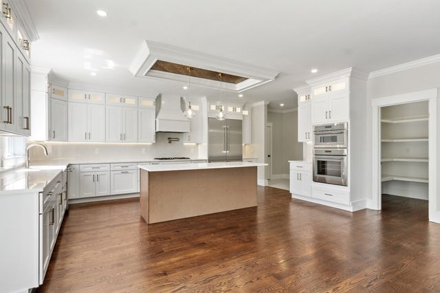 86 High St, Shrewsbury, MA 01545