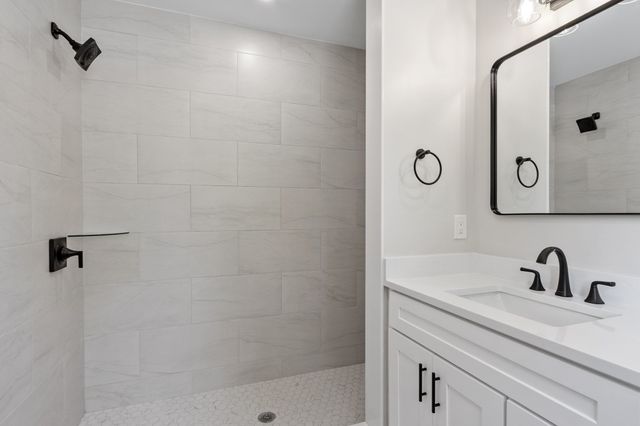 86 High St, Shrewsbury, MA 01545