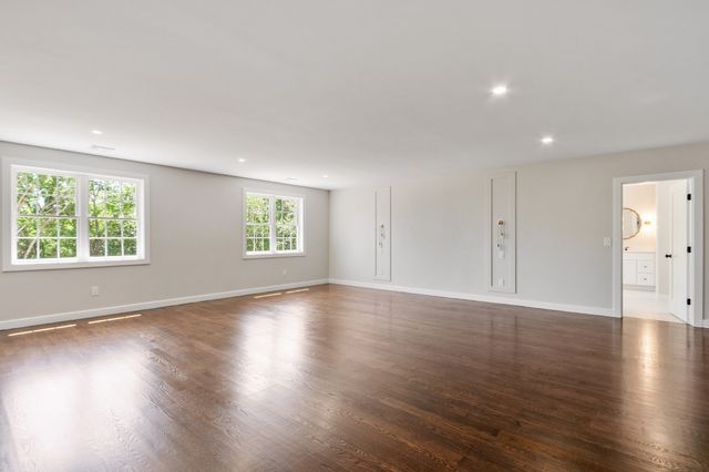 86 High St, Shrewsbury, MA 01545