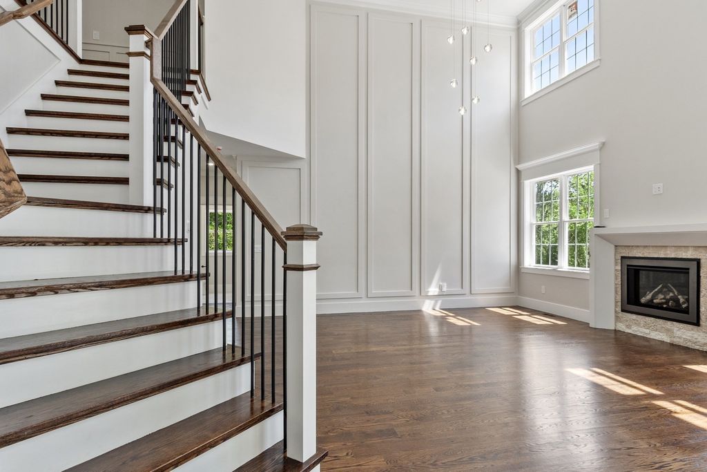 86 High St, Shrewsbury, MA 01545