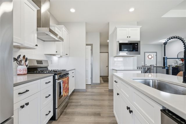 812 Old Mill Lane, Solon, IA 52333