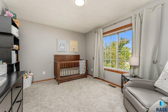 1405 N Conifer Pl Place, Sioux Falls, SD 57107