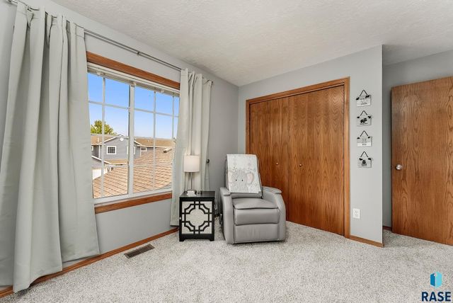 1405 N Conifer Pl Place, Sioux Falls, SD 57107