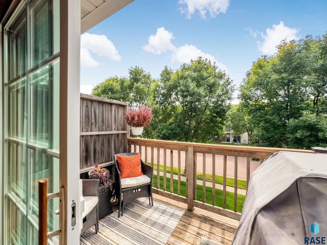 1405 N Conifer Pl Place, Sioux Falls, SD 57107