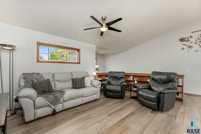 1405 N Conifer Pl Place, Sioux Falls, SD 57107