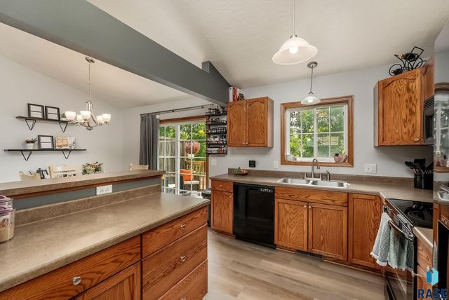 1405 N Conifer Pl Place, Sioux Falls, SD 57107