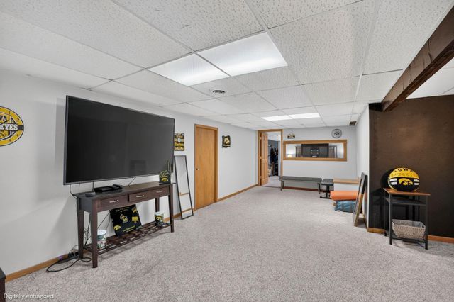 3701 Knoll Ridge, Cedar Falls, IA 50613