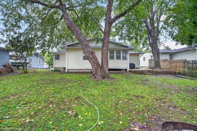 3701 Knoll Ridge, Cedar Falls, IA 50613