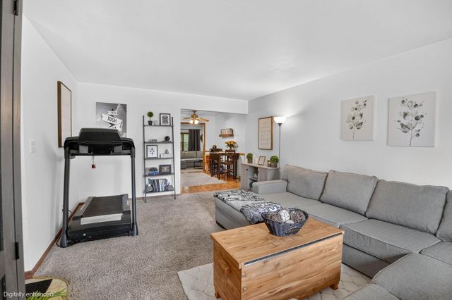 3701 Knoll Ridge, Cedar Falls, IA 50613
