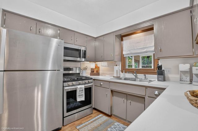 3701 Knoll Ridge, Cedar Falls, IA 50613