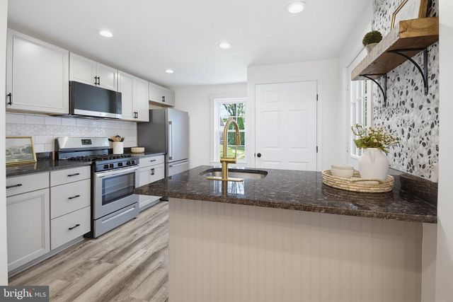 16 N LOCUST ST, Lititz, PA 17543