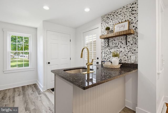 16 N LOCUST ST, Lititz, PA 17543
