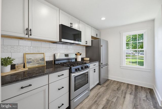 16 N LOCUST ST, Lititz, PA 17543