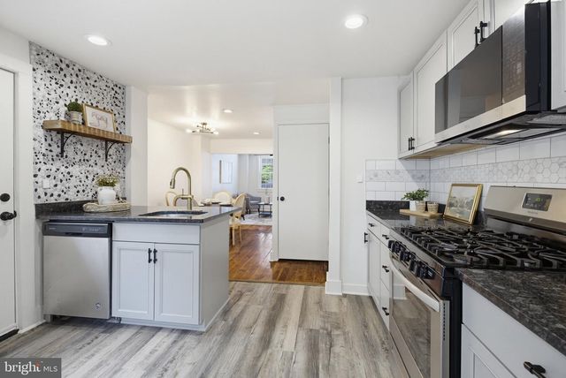 16 N LOCUST ST, Lititz, PA 17543