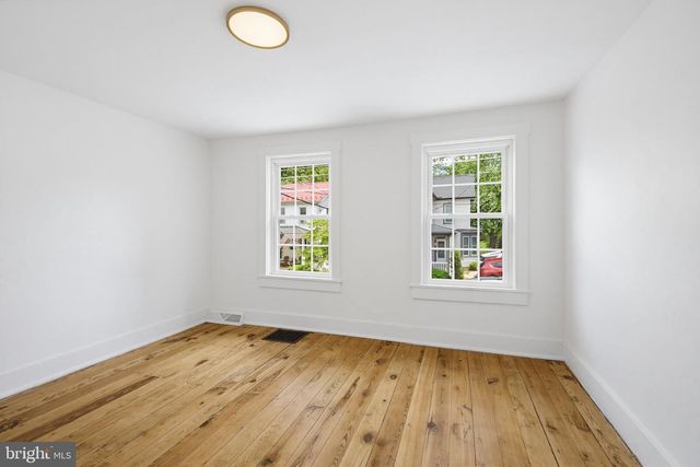 16 N LOCUST ST, Lititz, PA 17543