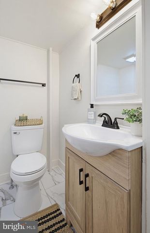 16 N LOCUST ST, Lititz, PA 17543