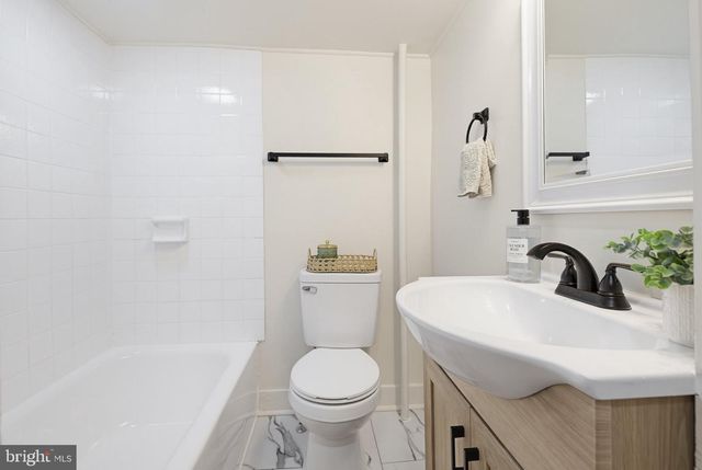 16 N LOCUST ST, Lititz, PA 17543