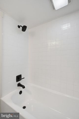 16 N LOCUST ST, Lititz, PA 17543