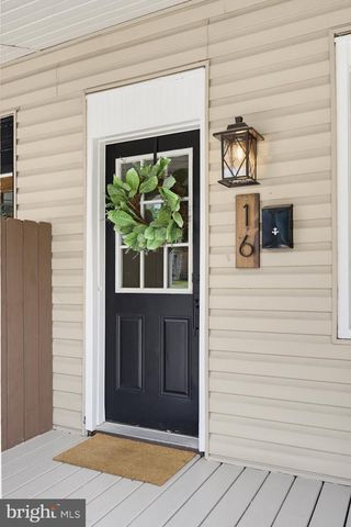 16 N LOCUST ST, Lititz, PA 17543