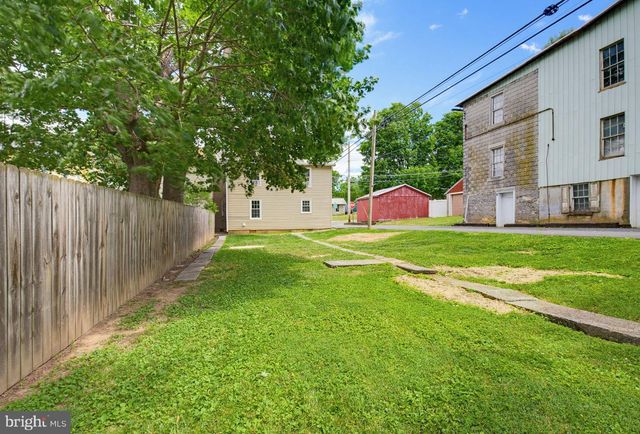 16 N LOCUST ST, Lititz, PA 17543