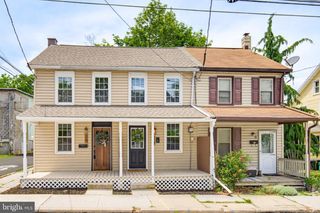 16 N LOCUST ST, Lititz, PA 17543