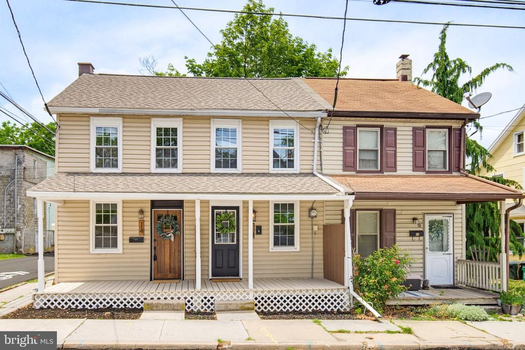16 N LOCUST ST, Lititz, PA 17543
