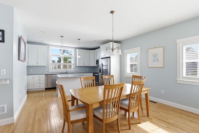 7 Green Ash Trl, Plymouth, MA 02360